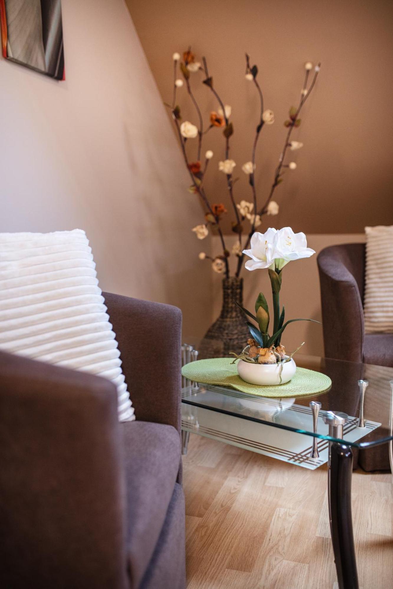 Delfin Apartman Шарвар Экстерьер фото