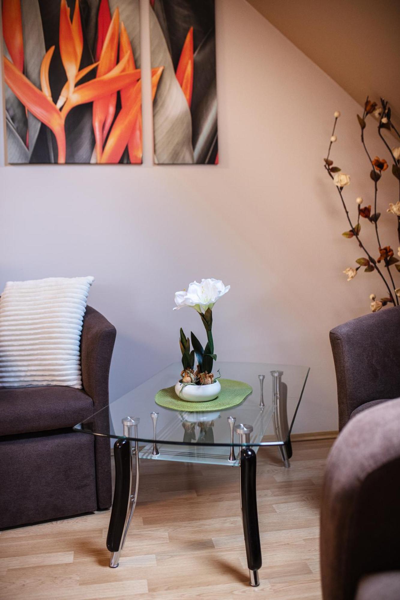 Delfin Apartman Шарвар Экстерьер фото