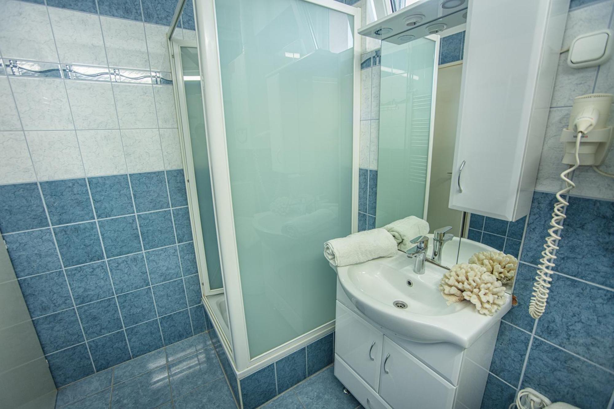 Delfin Apartman Шарвар Экстерьер фото