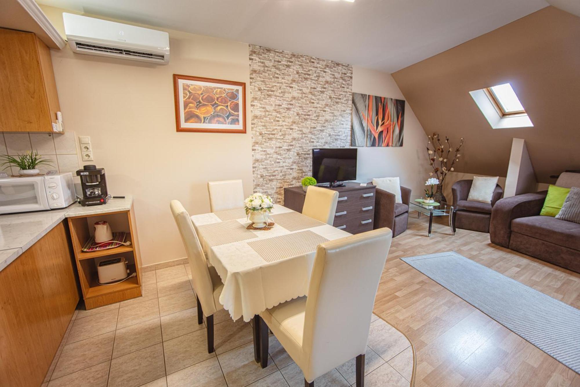 Delfin Apartman Шарвар Экстерьер фото