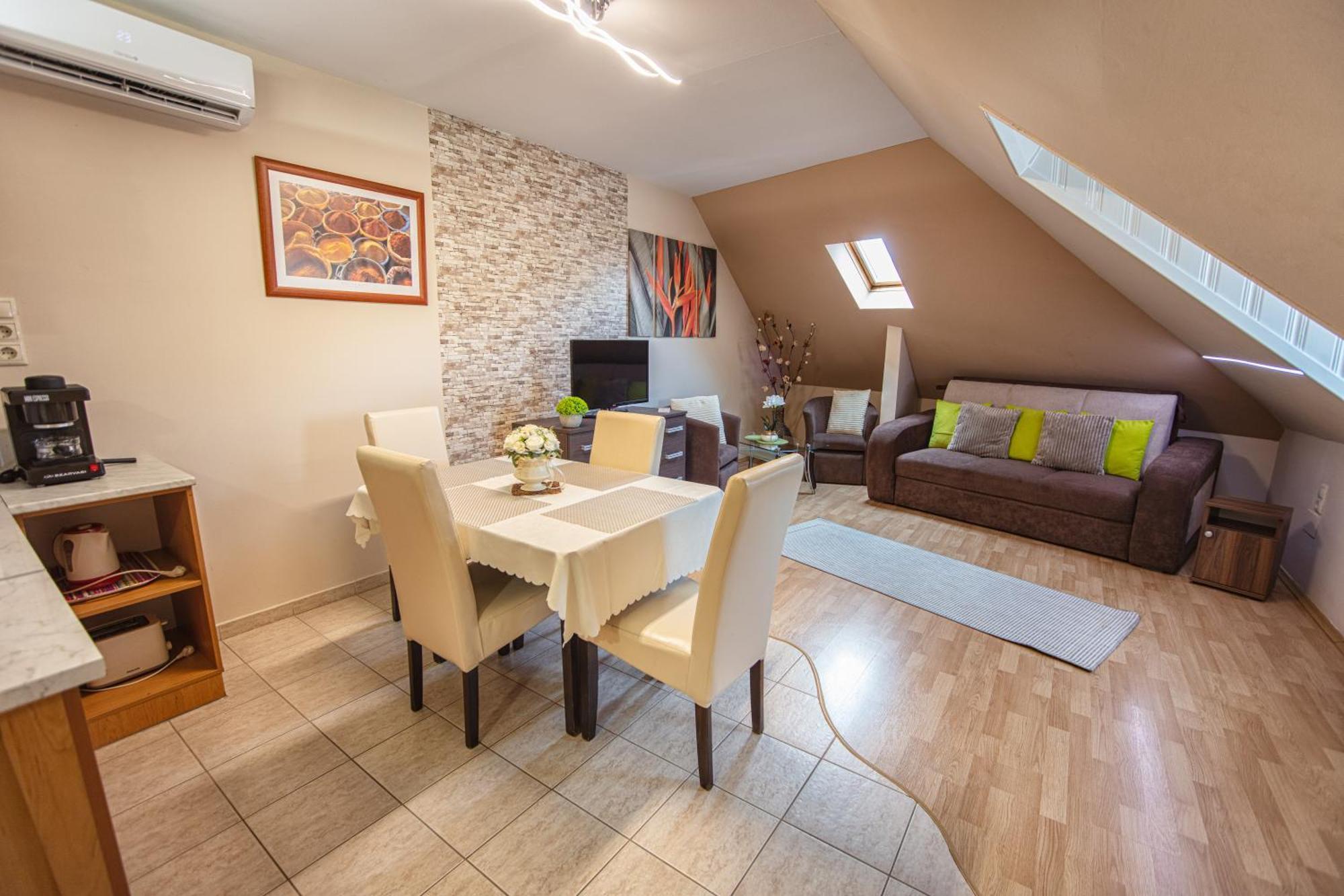 Delfin Apartman Шарвар Экстерьер фото